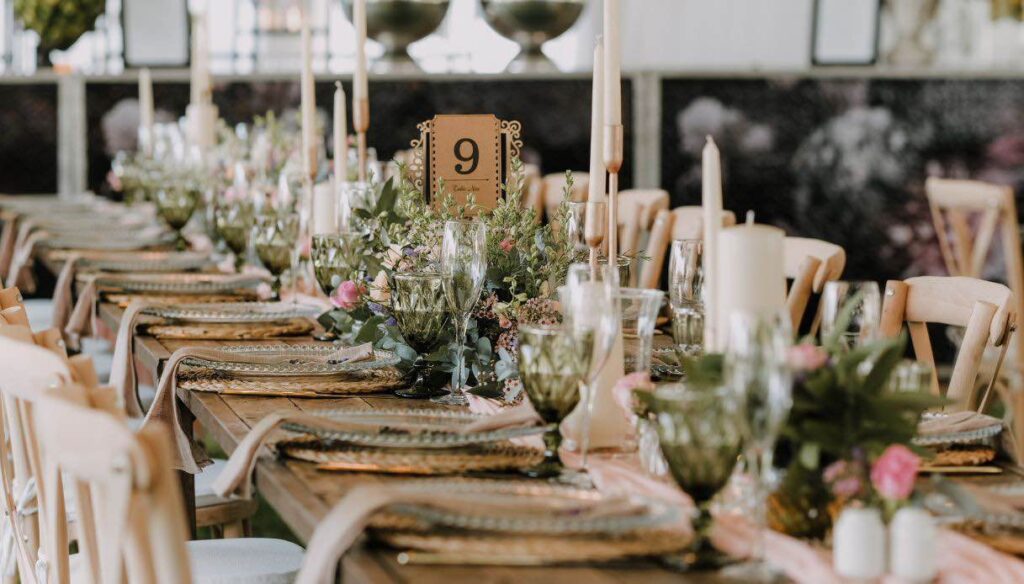 Tavola allestita per un matrimonio in inverno